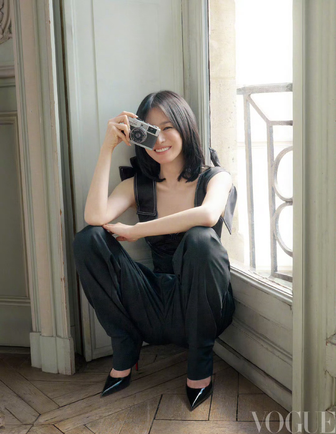 宋慧乔登中国版《VOGUE》6月刊封面，乔妹很美，但这组图很无聊，一股ins照片