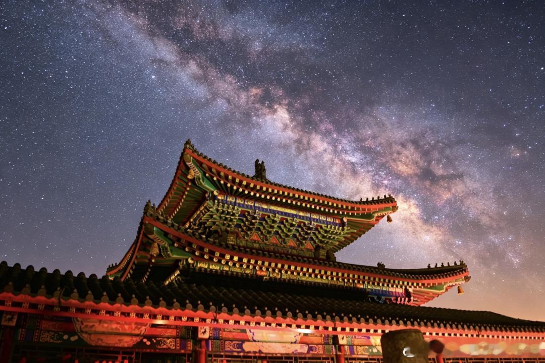 游客镜头下的老君山🌌云海、金顶夜色、漫天星空，美到词穷。高中生摄影师拍下伏牛山