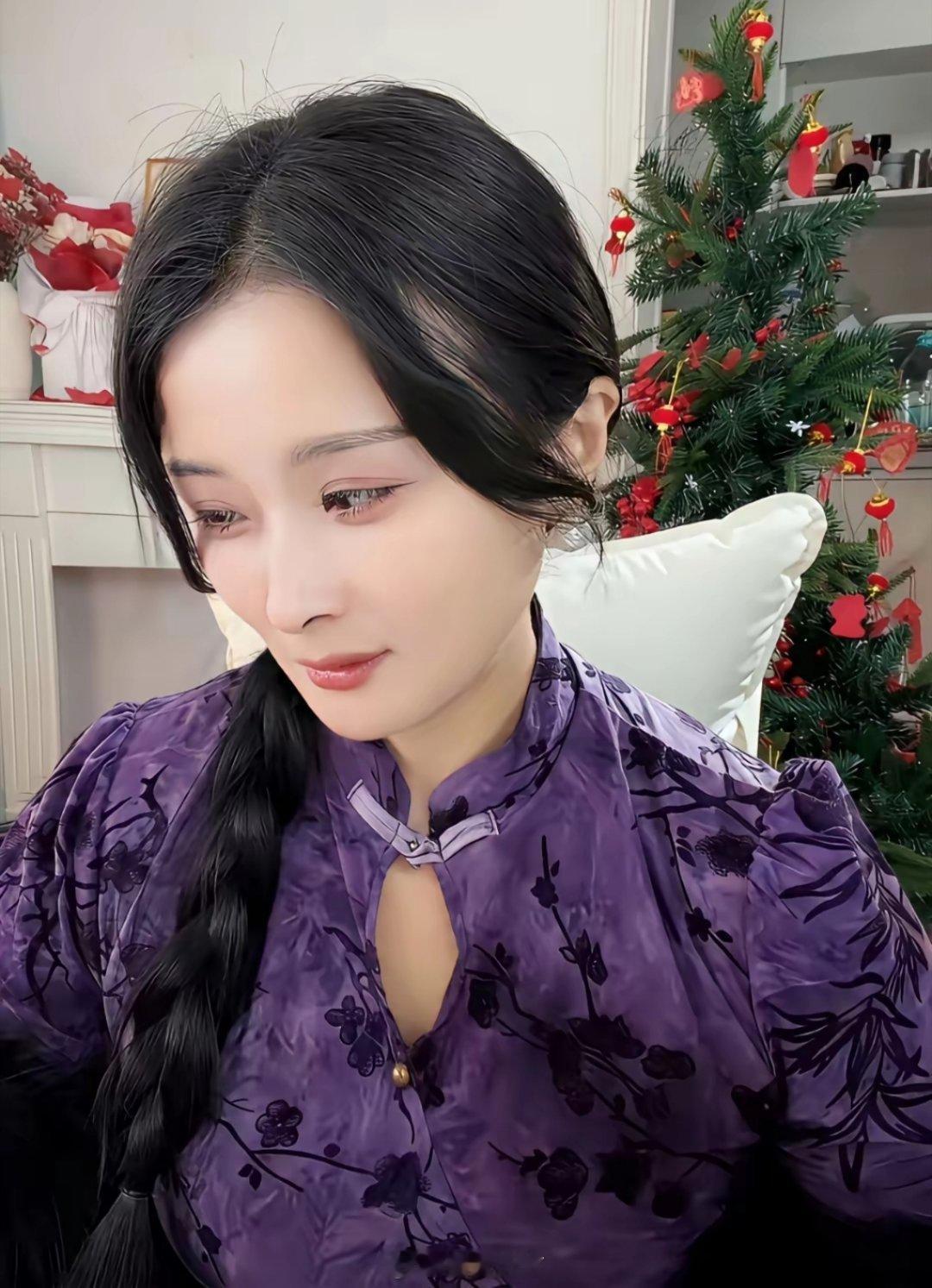 撞脸杨幂？开播两月收入破三百万，声音样貌“以假乱真”的背后她只是坐在镜头前微笑，