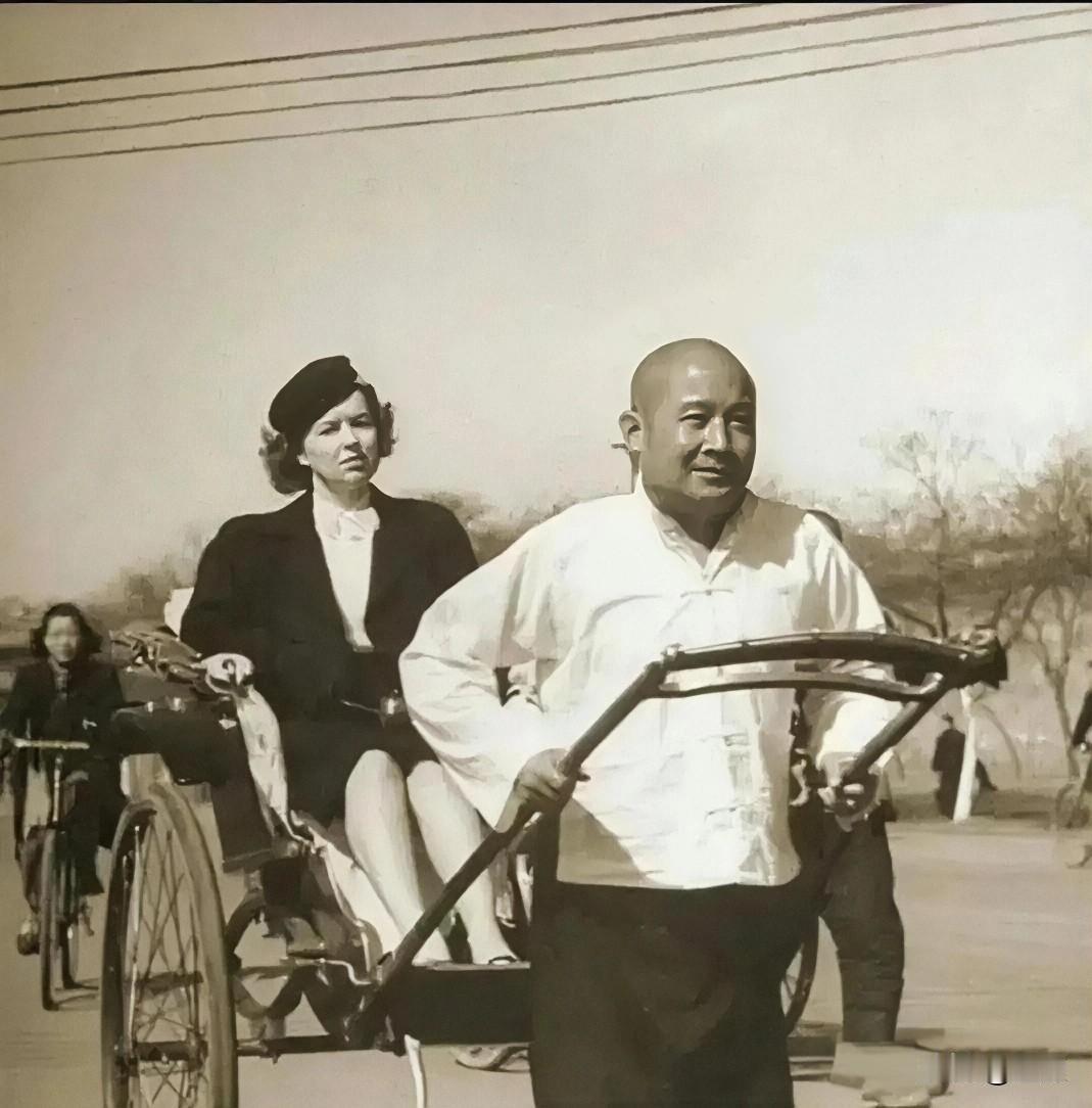 1910年，北京，时年十四岁的爱新觉罗·晏森继承了先祖的爵位，冠上了克勤郡王的名