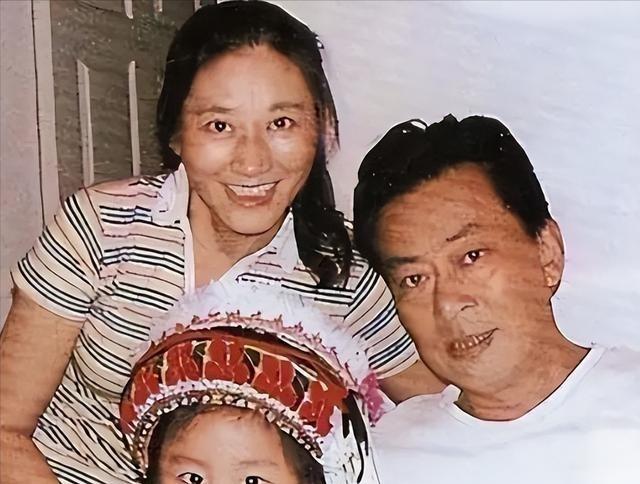 1984年，宝贝儿子患了癫痫病，不久后，王诗槐离婚，和有智力残疾的儿子相依为命，