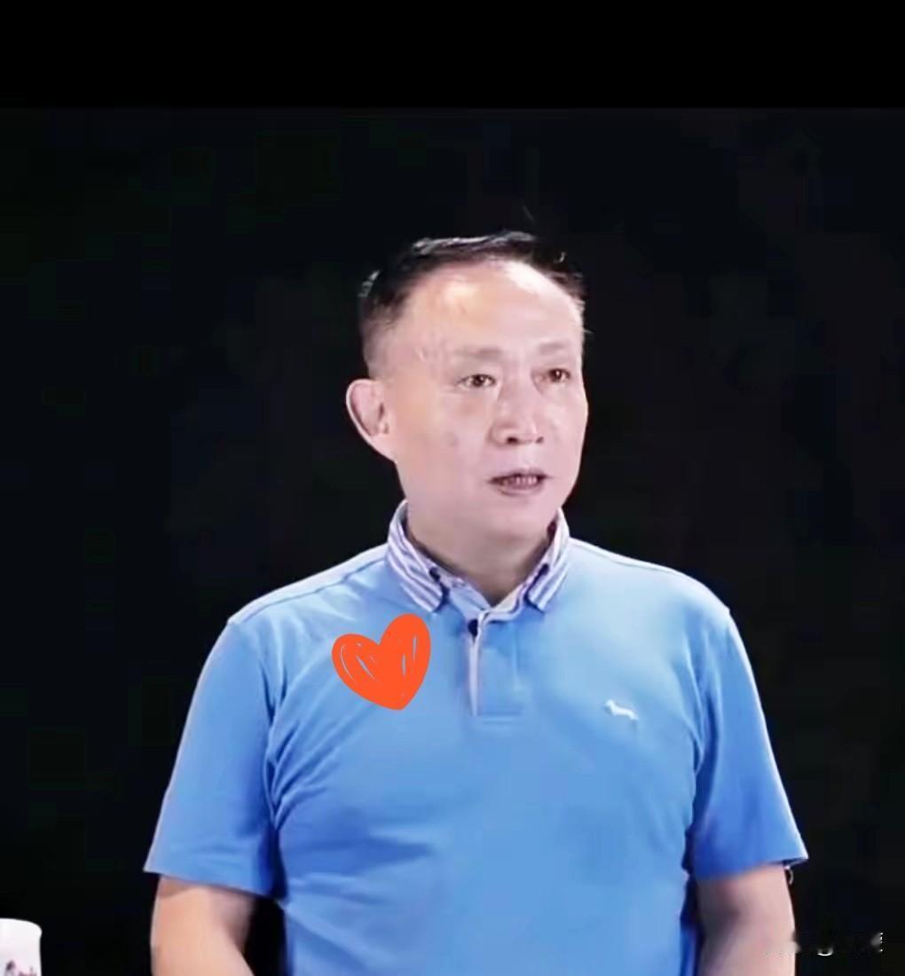 昨天跟同学喝茶，聊起卢麒元，对方一脸不屑，说这人放着能赚大钱的路子不走，非要跑到