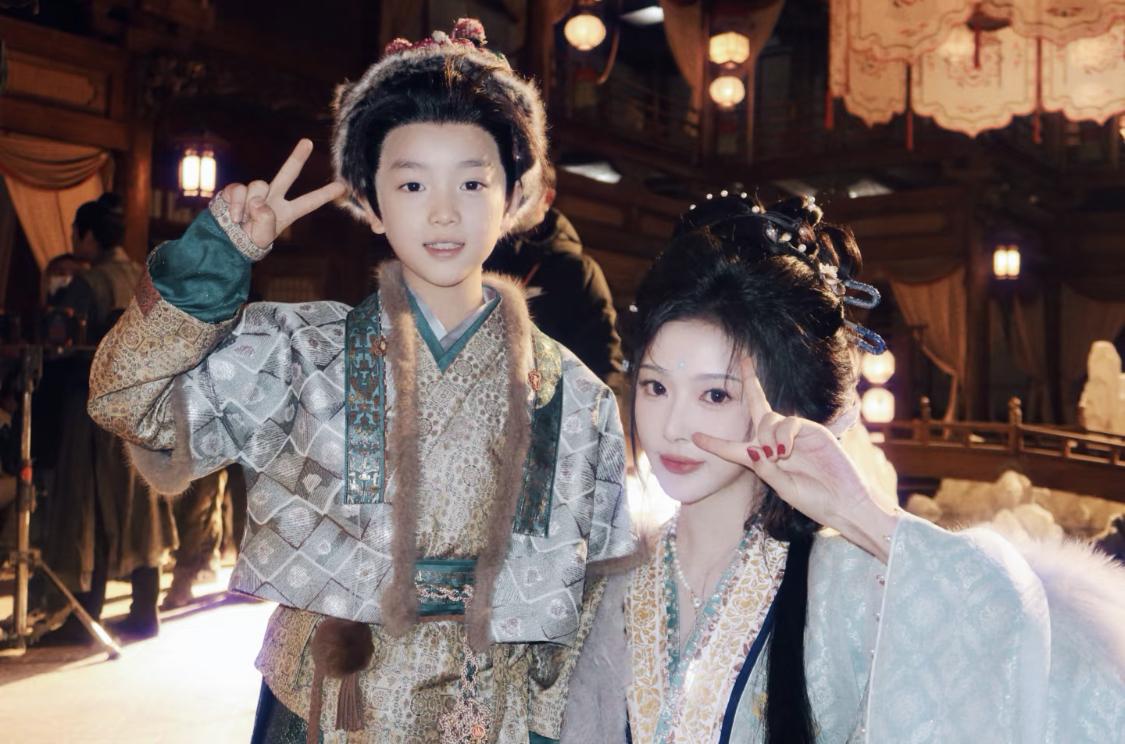 俞宝儿就是波折，但不苦，有他妈俞浅浅看着，没那么容易长歪。《逐玉》俞宝儿可不