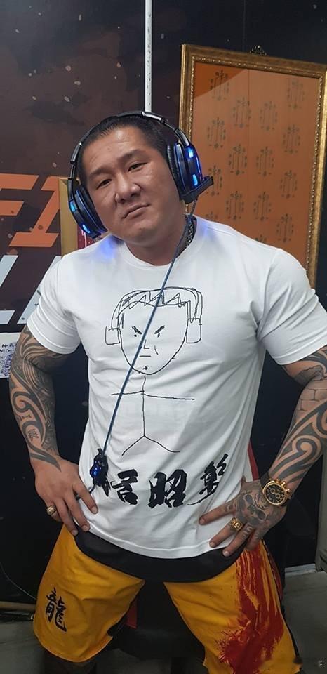 台湾网红“馆长”即陈之汉！！陈之汉出生于1979年，15岁时因家庭原因开始打工
