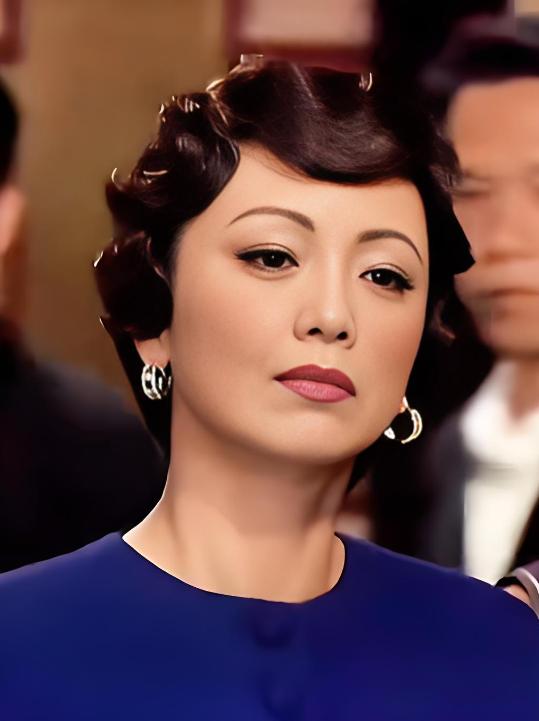 ☁1996年，邓萃雯爱上已婚的江华，不顾江华怀孕的妻子，连续6天在邓萃雯闺