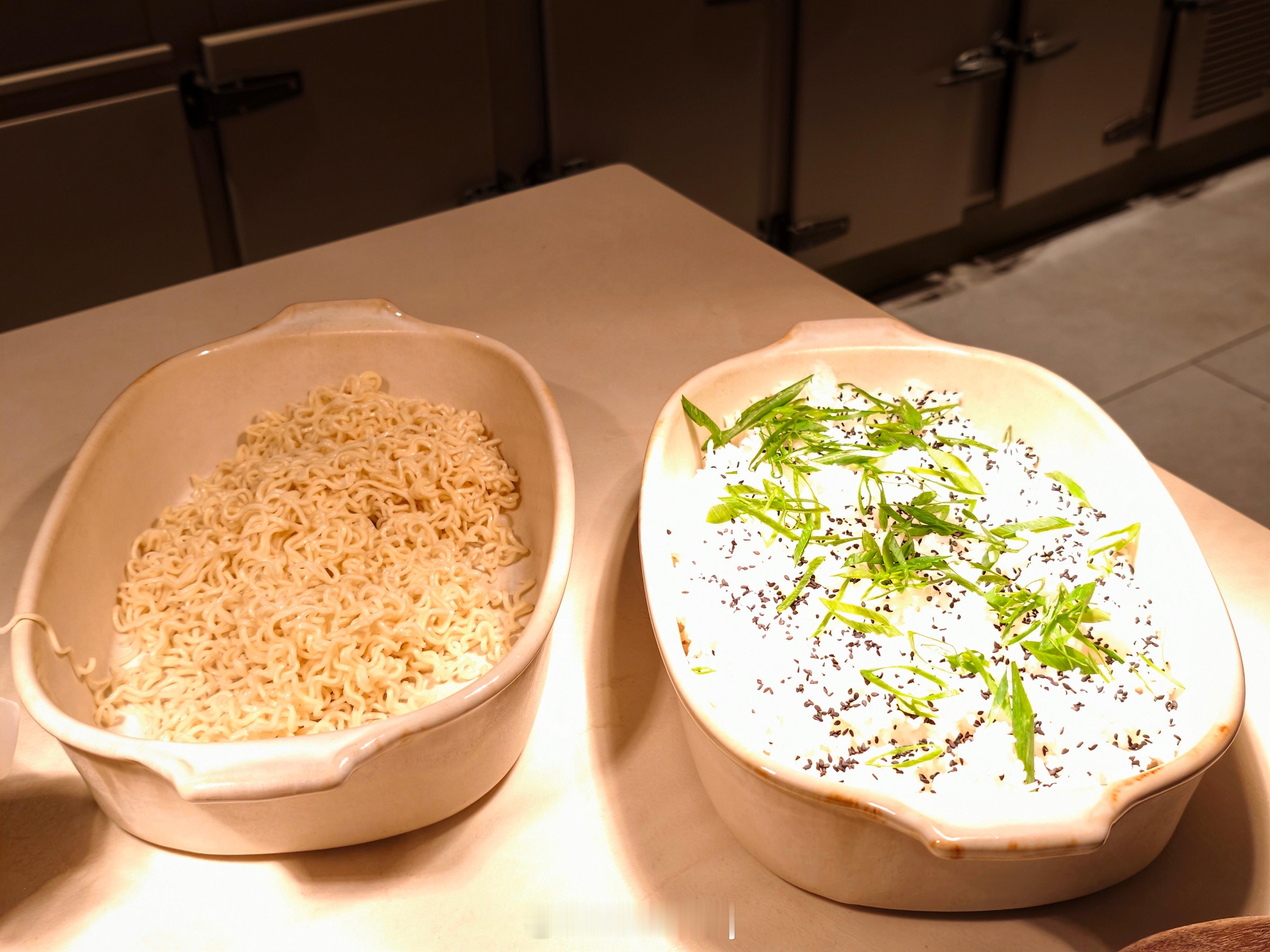 来一份西班牙早餐，竟然还有大米饭和面条子。西班牙