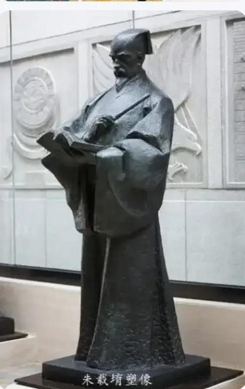 朱载堉又名朱伯勤。是明代著名的律学家、历学家、和文学家。朱元璋十世孙，他主动放弃