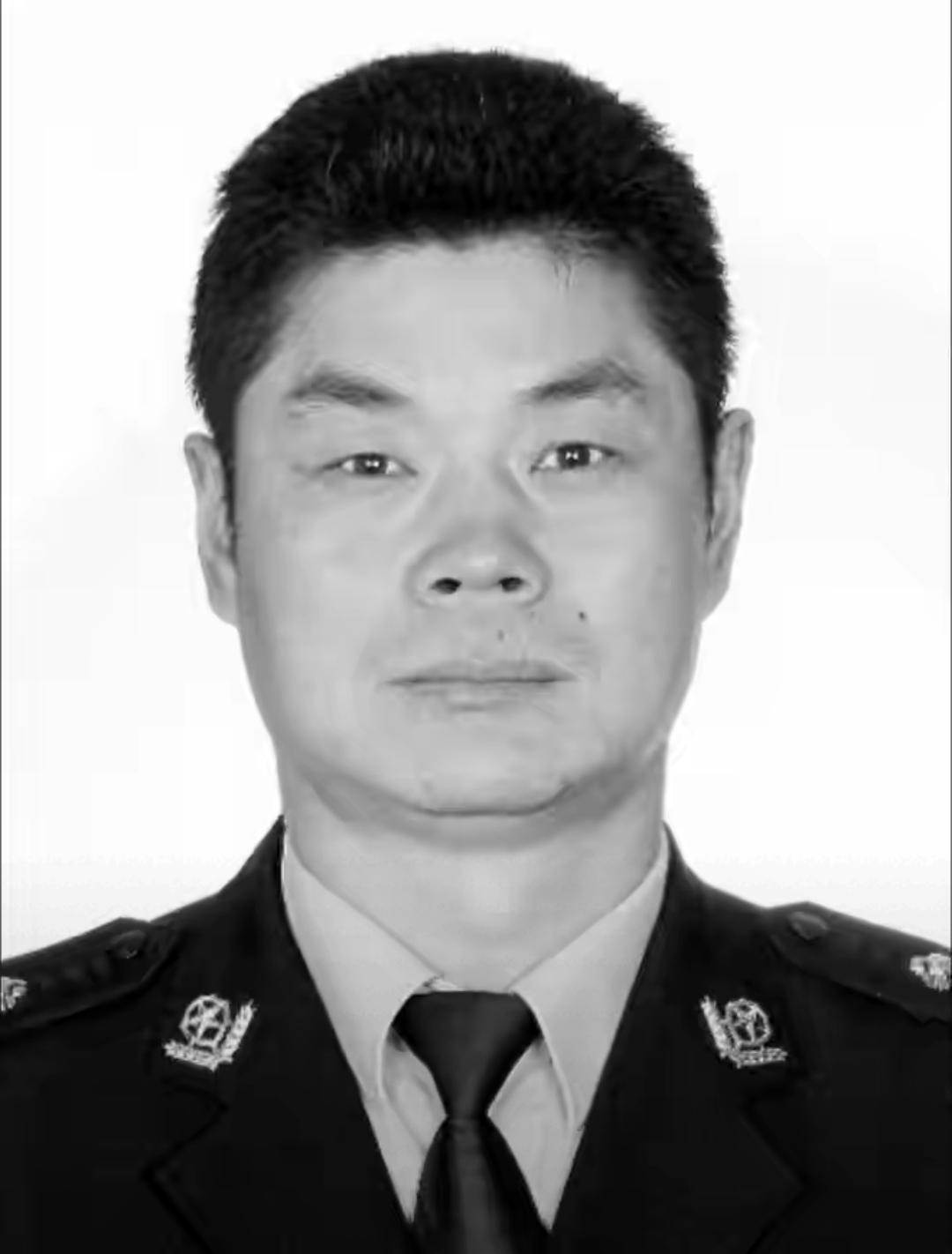 距离女儿高考仅剩一个月，48岁民警张义文永远停在了出警路上，看完心里满是酸涩与敬