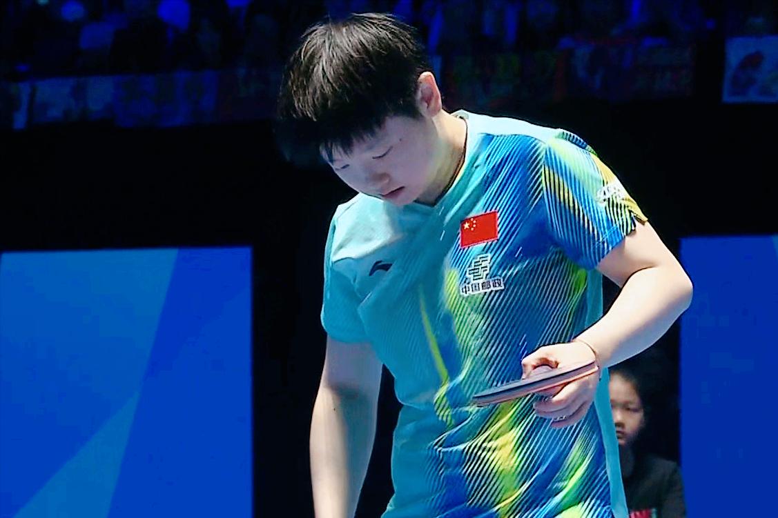 侯英超说：蒯曼没机会了，不敢出手！前五局，孙颖莎3:2领先。第六局蒯曼