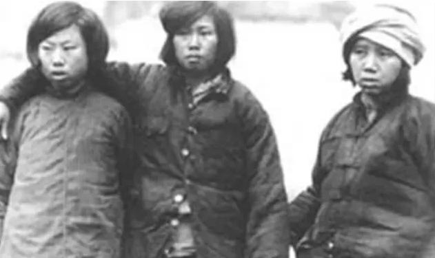 1937年5月，红九军军长孙玉清不幸被俘，敌人并没有发现他的真实身份，就将他关押