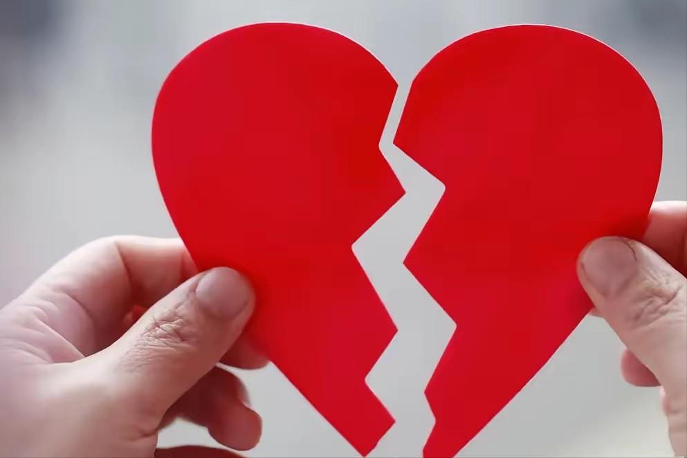 “太狠了！”广西，一男子离婚后第4天，前妻突然发来信息，竟说她在和男子结婚前一夜