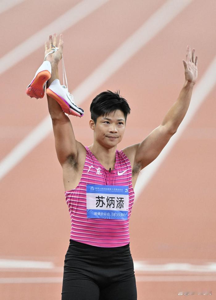 历届全运会百米冠军运动员成绩第一届——李必华，成绩10秒8第二届——高正铨，