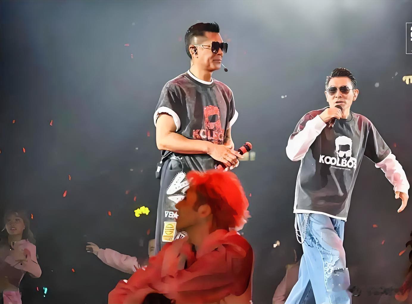 古天乐的演唱会现场，刘德华突然现身，瞬间全场沸腾。这位天王巨星并未提前公布行程，而是在演唱会的高潮时