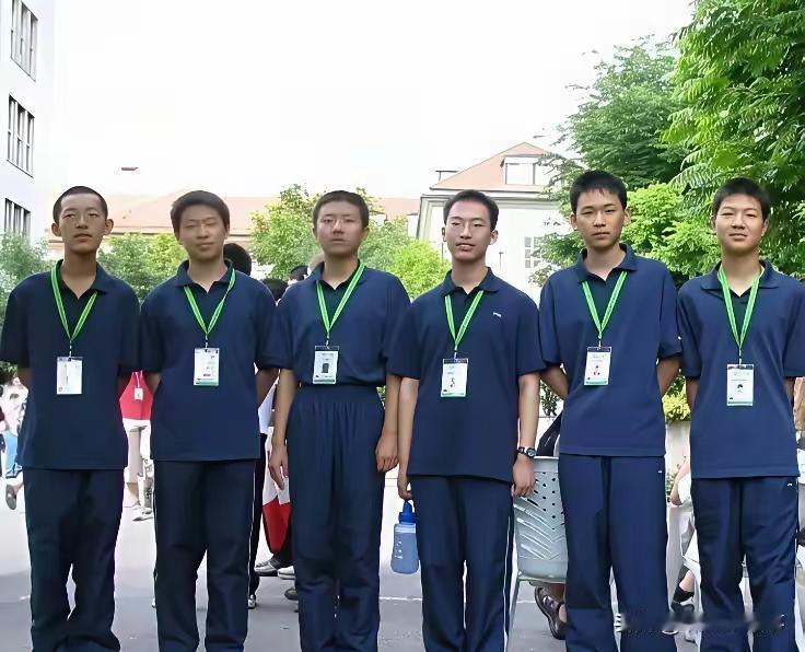 中国的数学奥赛冠军，还有多少人仍在从事数学研究？不妨看看2006年IMO金牌成