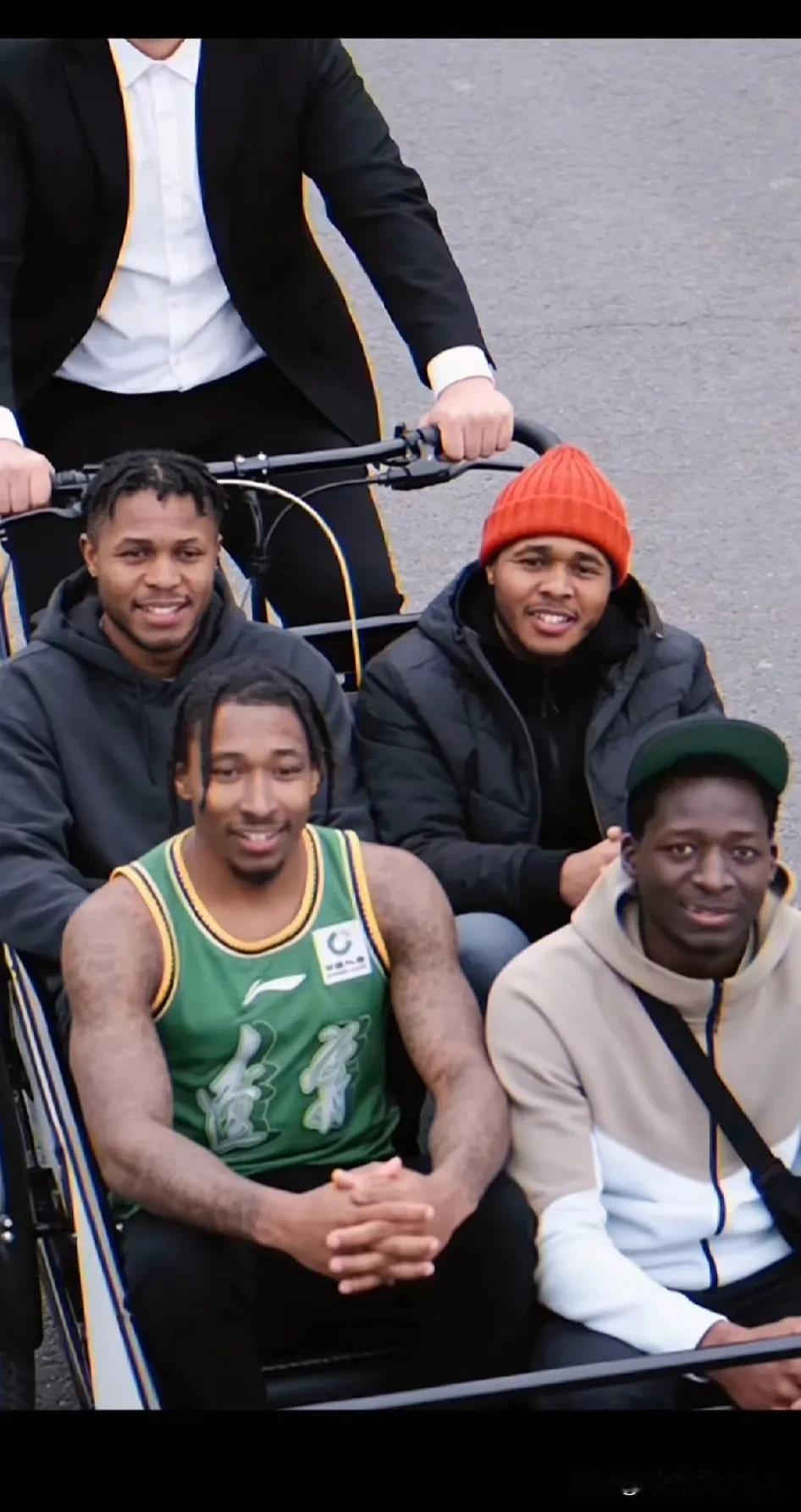 辽宁球迷看看这几个人都是谁？都是你们最喜爱的外援，用倒骑驴都给你们送来了。不知道