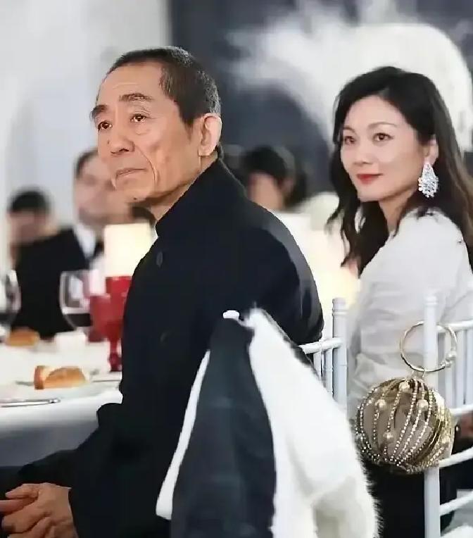 1999年，一18岁女大学生陈婷，频繁恶心呕吐，去医院一查发现怀孕了，孩子父亲是比她大31岁的知名导