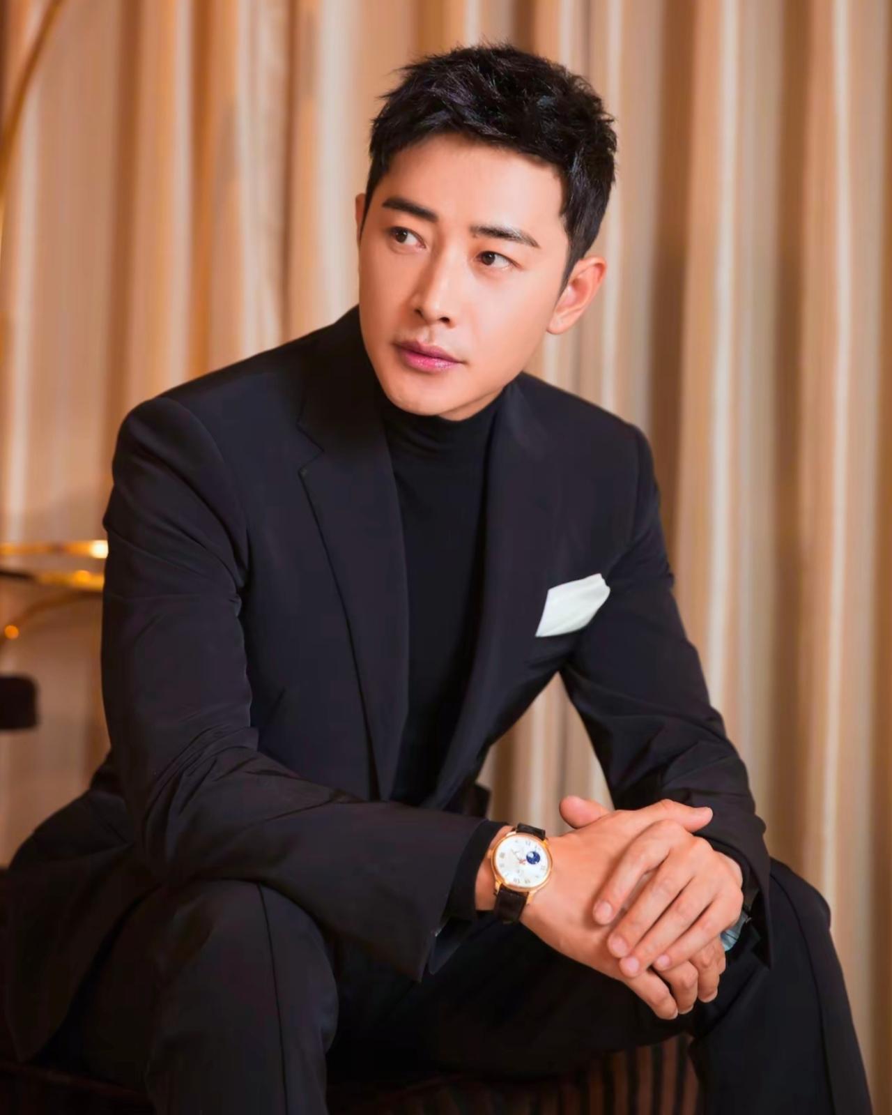 看到罗晋的父亲葬在八宝山墓地，​我觉得很是奇怪，​什么人都能进？查了一下才知