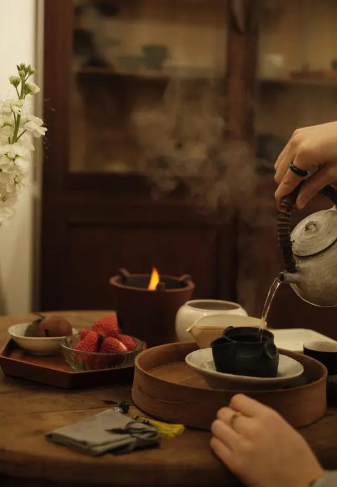 对下联原创看到上联“煮茶聊天地”兴致顿时涌起“煮茶”满是生活情趣“聊天地”