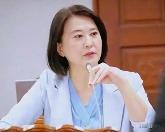 新北市长选战又爆出一份争议民调，亲绿的“信民协会”13日发布数据，苏巧慧支持度4
