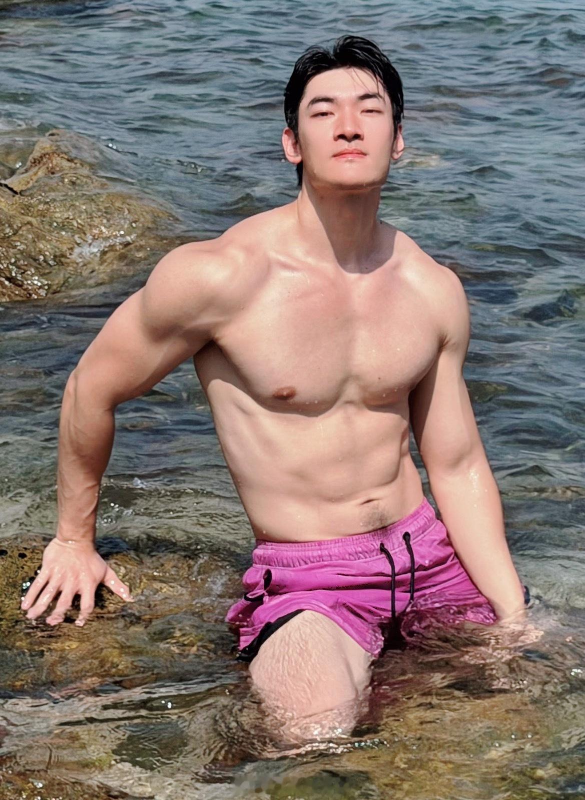 型男帅哥窝肌肉型男​​​