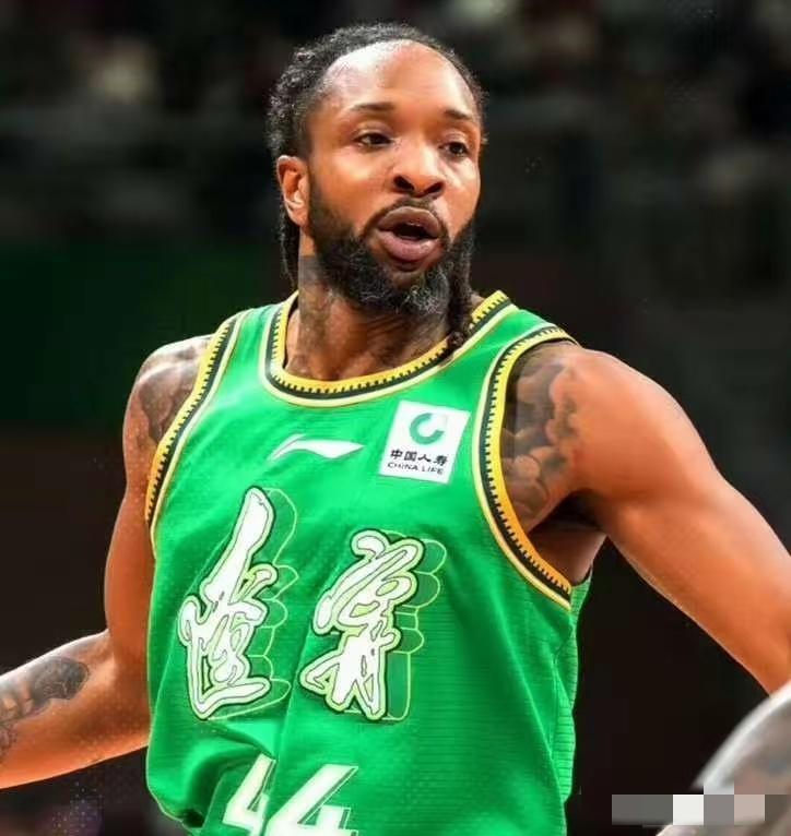 辽宁本钢77-81不敌北京控股，谁的责任最大……？首先，全队表现都不好，篮板