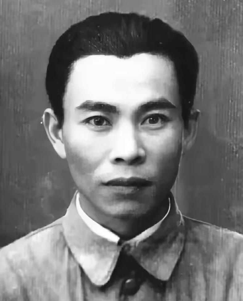 1943年11月，陈毅接到中央电报，赴延安参加党的七大！从江苏黄花塘到延安近四千