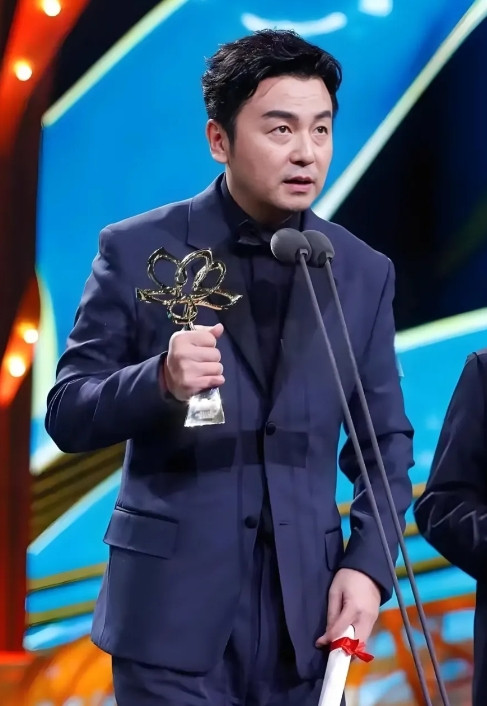 为什么雷佳音的资源这么好，都是顶级的？今天我终于弄明白了，原来他从上戏毕业后