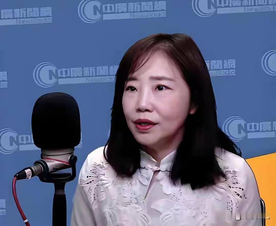 忍无可忍！郑丽文终于敲打侯友宜，还拉来20年姐妹助阵这哪是简单的人事调整，