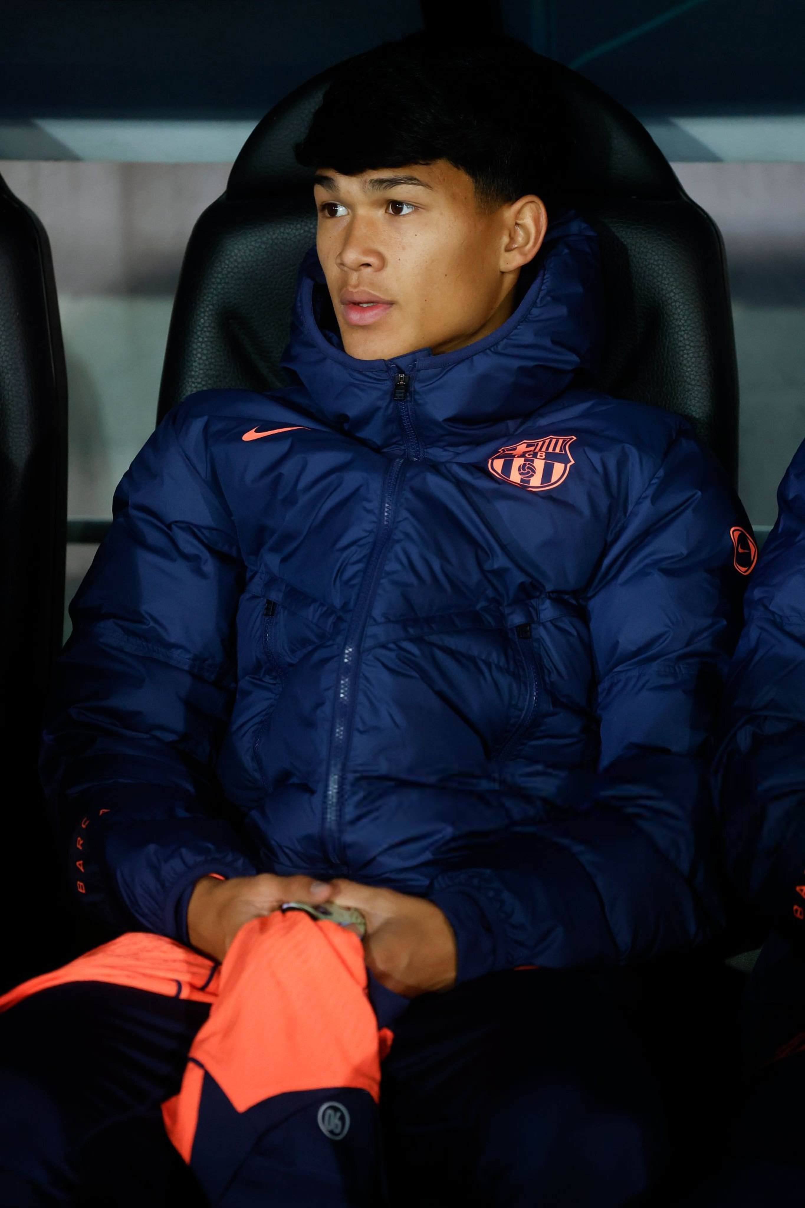 每体：巴黎圣日耳曼正与巴塞罗那直接谈判，希望在不触发德罗违约条款的情况下签下他，