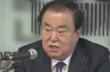 韩国共同民主党总统候选人再获一重量级党外人物支持，前国会副议长李锡贤日前宣布退出