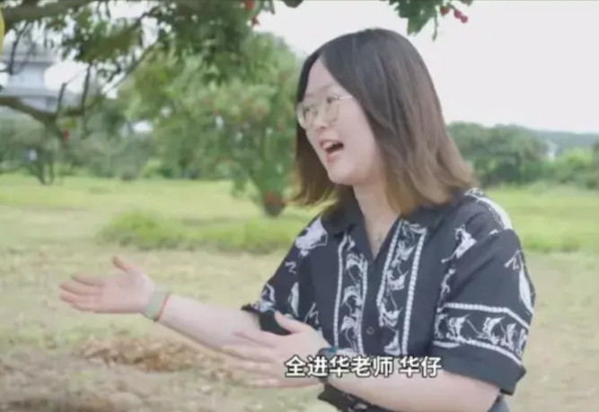 有人说全红婵的哥哥没有文化，竟然还被这羊城晚报记者称作老师！我感觉现在的