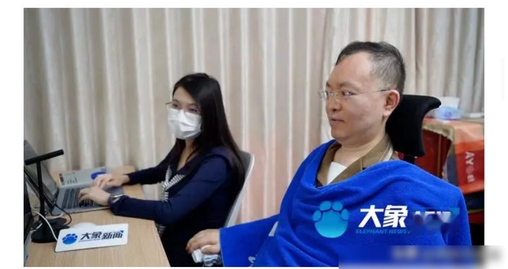 47岁的蔡磊1年没吃过饭菜了，好想吃家乡河南的水煎包、胡辣汤。为了隔医院近点，他