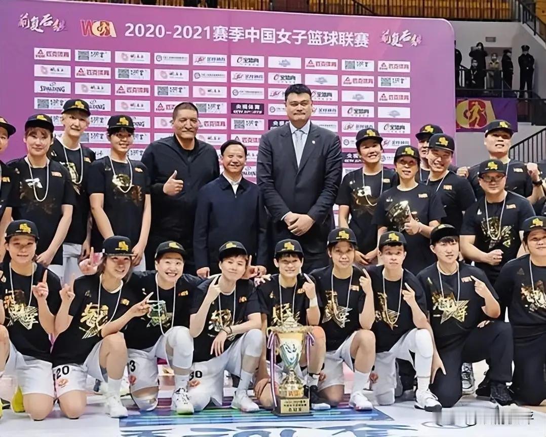 中国篮球传出重磅消息。有人被终身禁赛。突然有那么几年，内蒙古女篮就崛起了。突然内