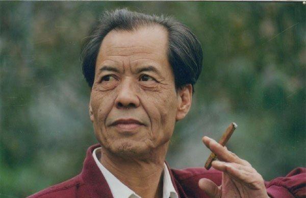 1997年，陈忠实当选作协主席后，去省里开会，一个官员傲慢地问：“陈主席啊，怎么