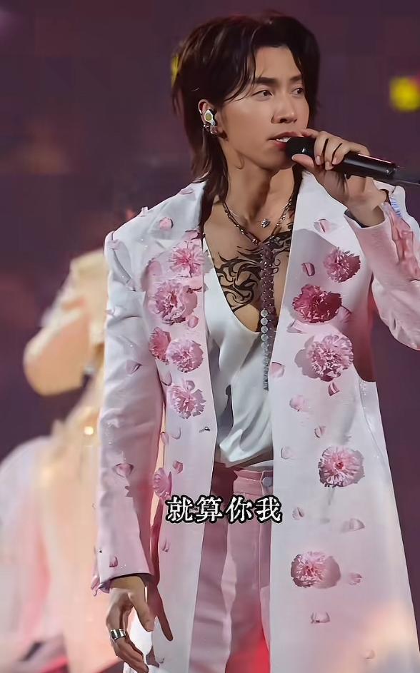 有没有年近50的性感美貌大叔？只要那个人是言承旭，以上设定就成立了。