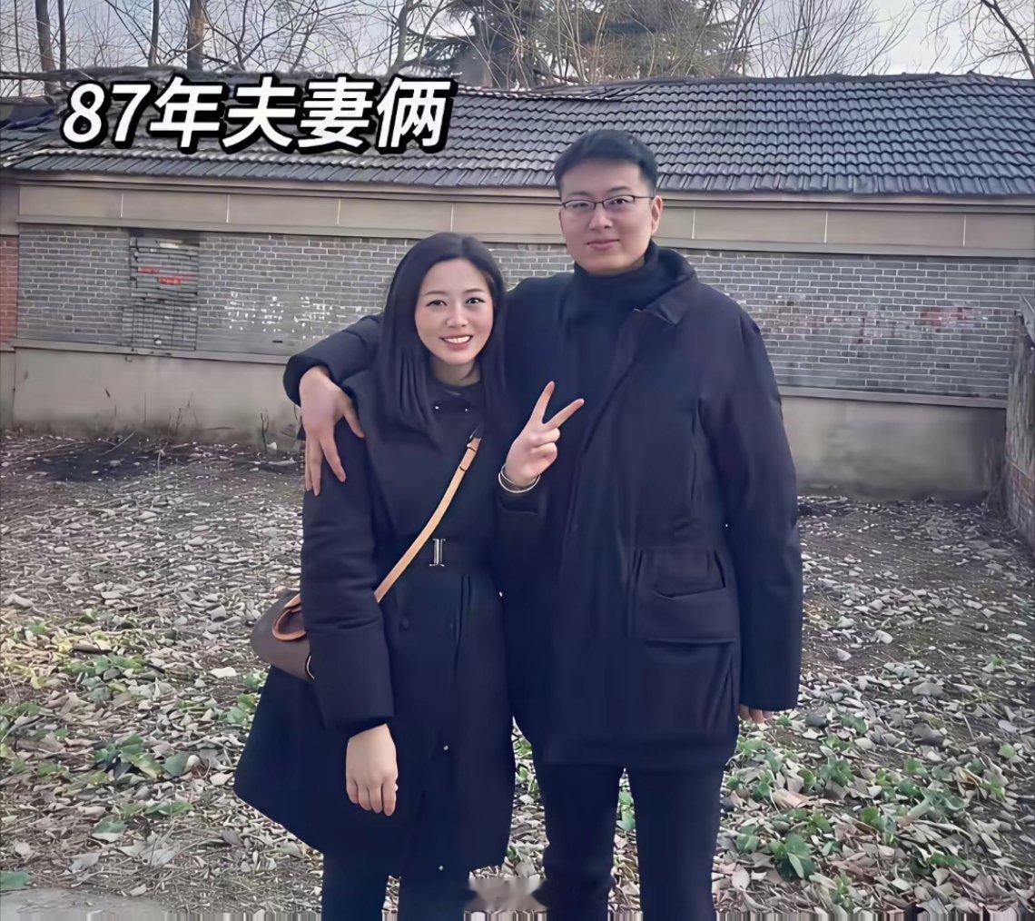 原来早点结婚有好处，是真的哎，儿子都长大了，妈妈还这么年轻漂亮。