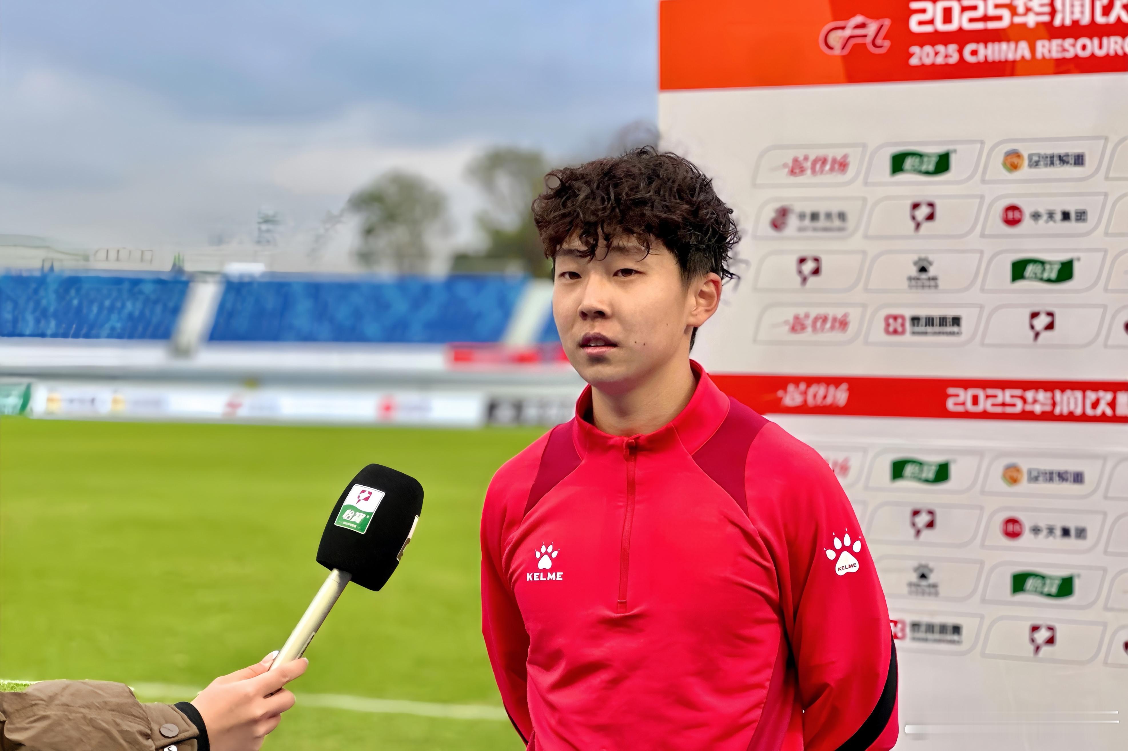 河南队【转会】U21球员范绪林租借加盟河南足球俱乐部。范绪林2005年出生于