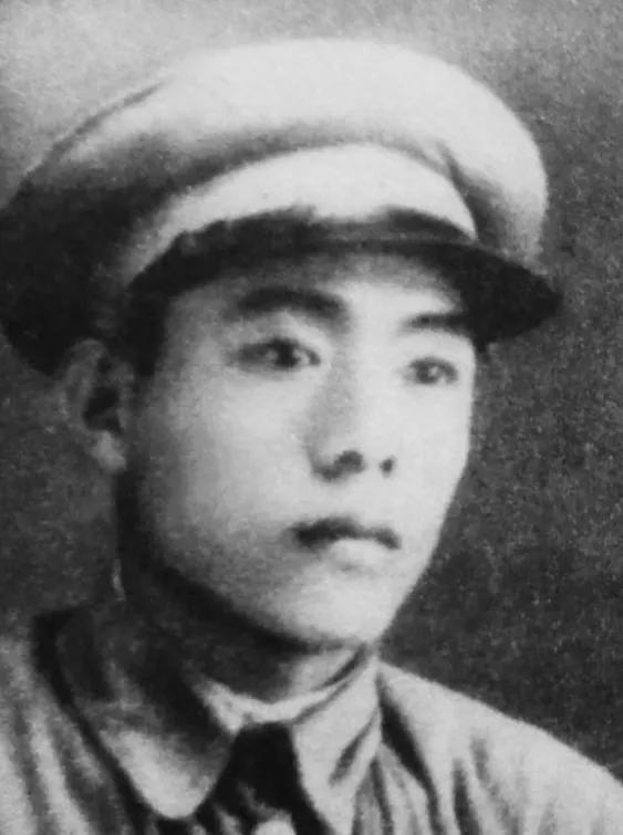 1955年12月，博山零下十五度，翟文清戴着少校军衔回来，村里贴了喜字，没人敢问