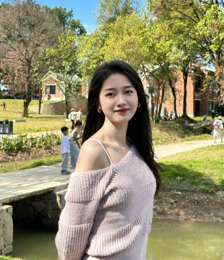 二斤桃花酿着酒，万般不及你温柔