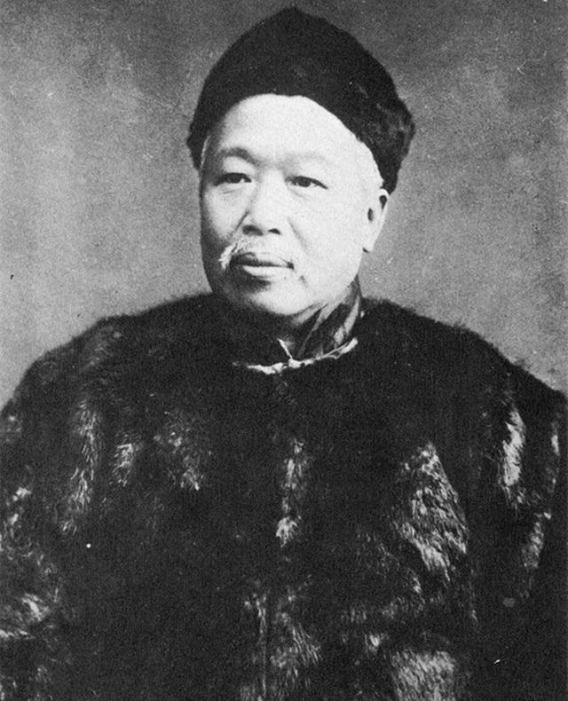 晚年的南海圣人康有为不仅四处留情，还到处招摇撞骗。20年代，康有为因盗窃西安卧龙