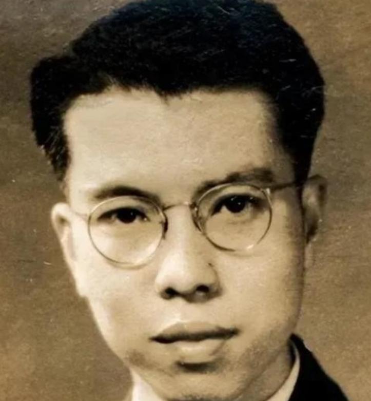 1948年，他不顾妻子反对，用刀划开刚出生3天女儿的后背，看着女儿奄奄一息，妻子