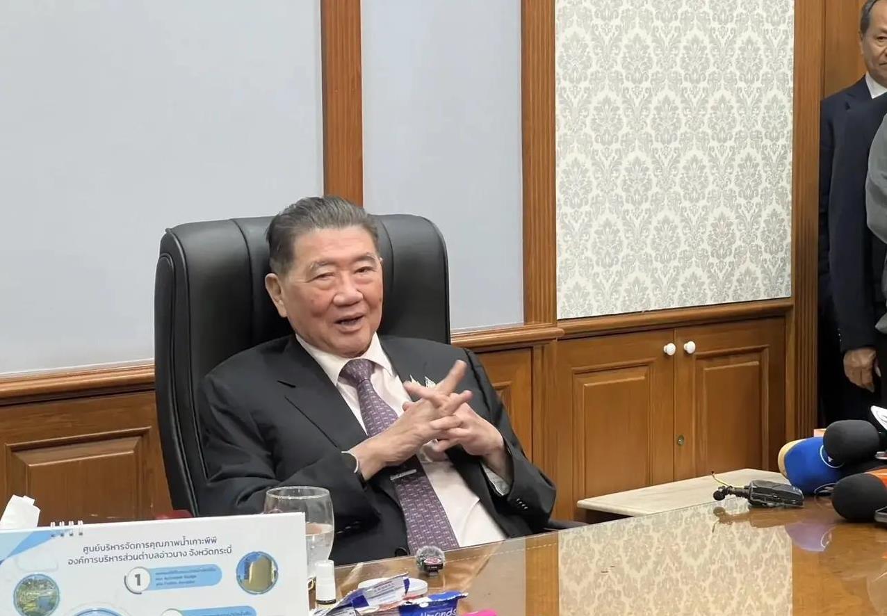 佩通坦政府可能彻底结束了，据报道，泰国代总理普坦9月11日与记者共进午餐后，这也
