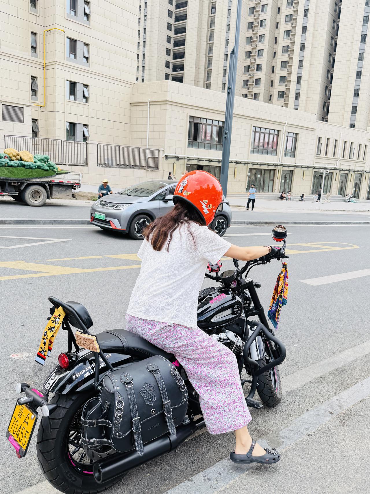 一大早为了顿早餐穿着大花裤就骑车出来了【来自懂车帝车友圈】