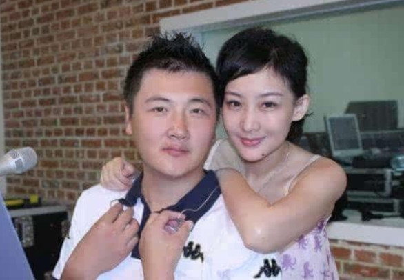 1990年，孙楠爱上歌手辛欣，孙楠坦言说：“我的就是你的，你放弃歌唱吧！”，没想