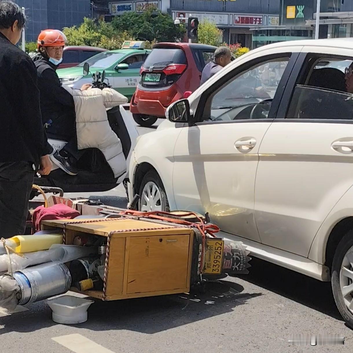 我为什么就不理解外地车主非要开车来郑州办事？外地车主一开始想到的可能是自己开