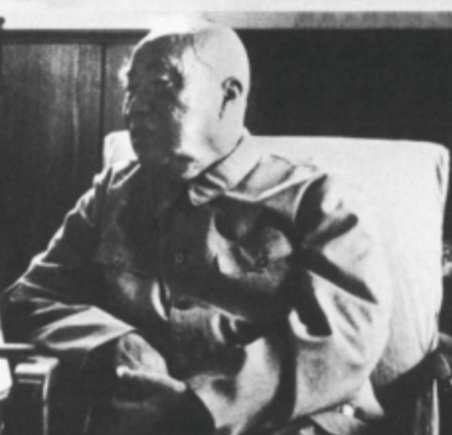 1973年12月21日，毛主席召开中央军委会议，朱德应邀参加。朱德刚一走进会议室