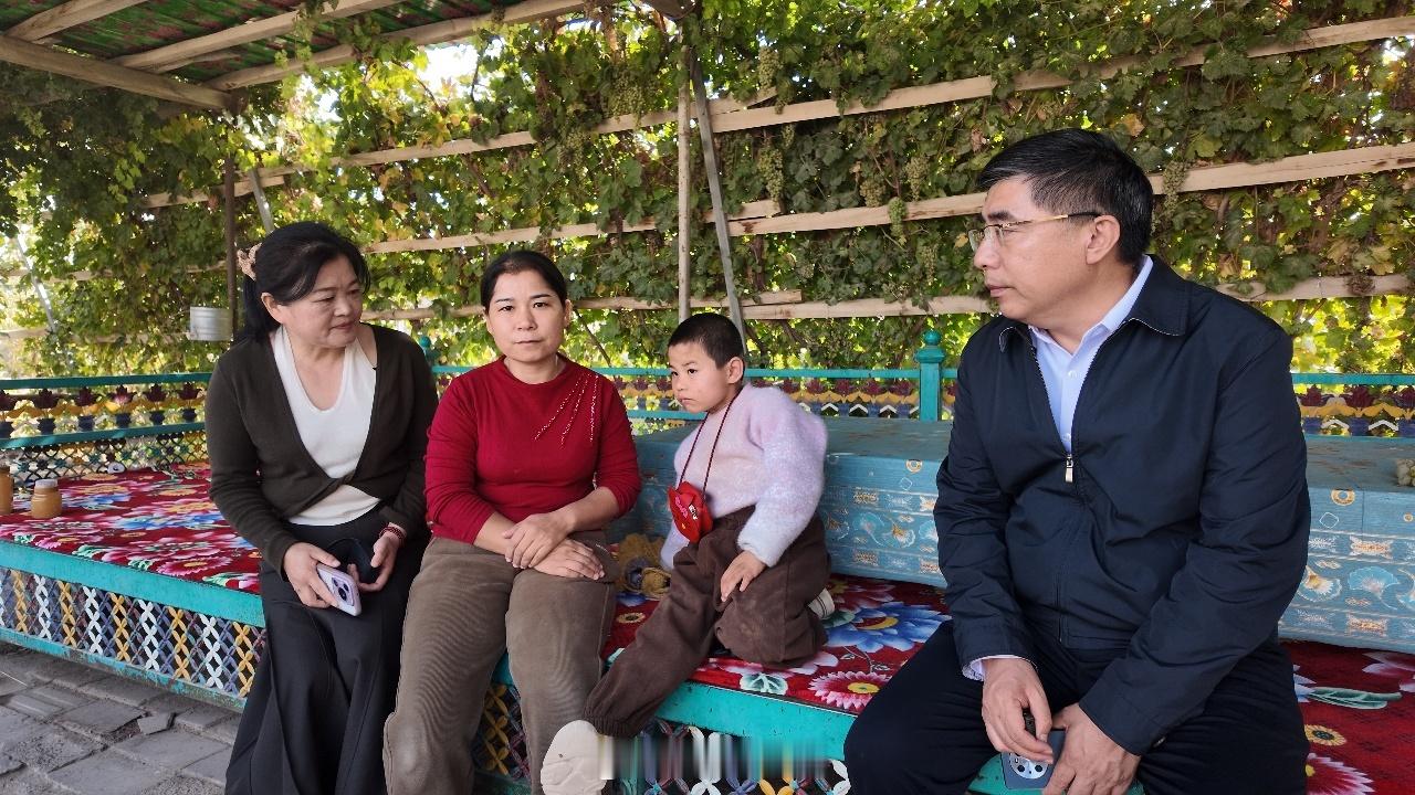 朋友们!这些蜂蜜是真的好,真可以支持一下主要有:罗布麻蜜、黑枸杞蜜、骆驼刺蜜、沙