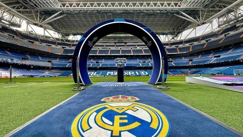 你敢信？皇马1-2输给曼城的哨声刚落，弗洛伦蒂诺的办公室已经炸开锅——阿隆索的