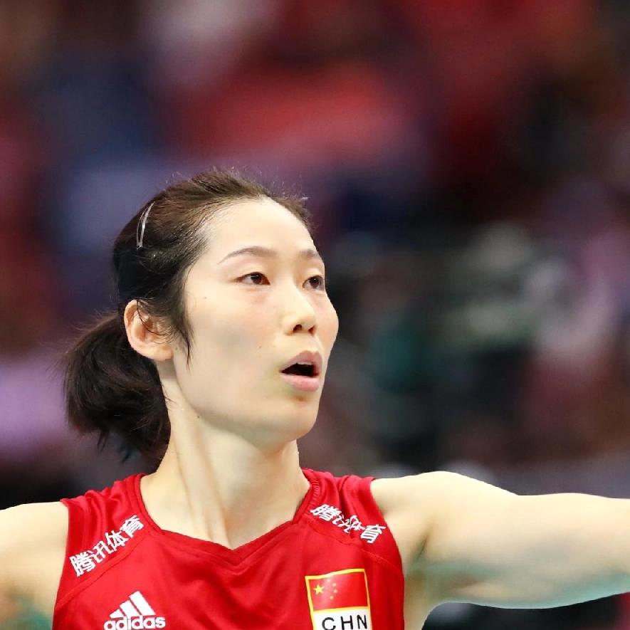 朱婷这排面直接拉满！恩师郎平指导都来为河南女排城市联赛助威啦～10月31日18