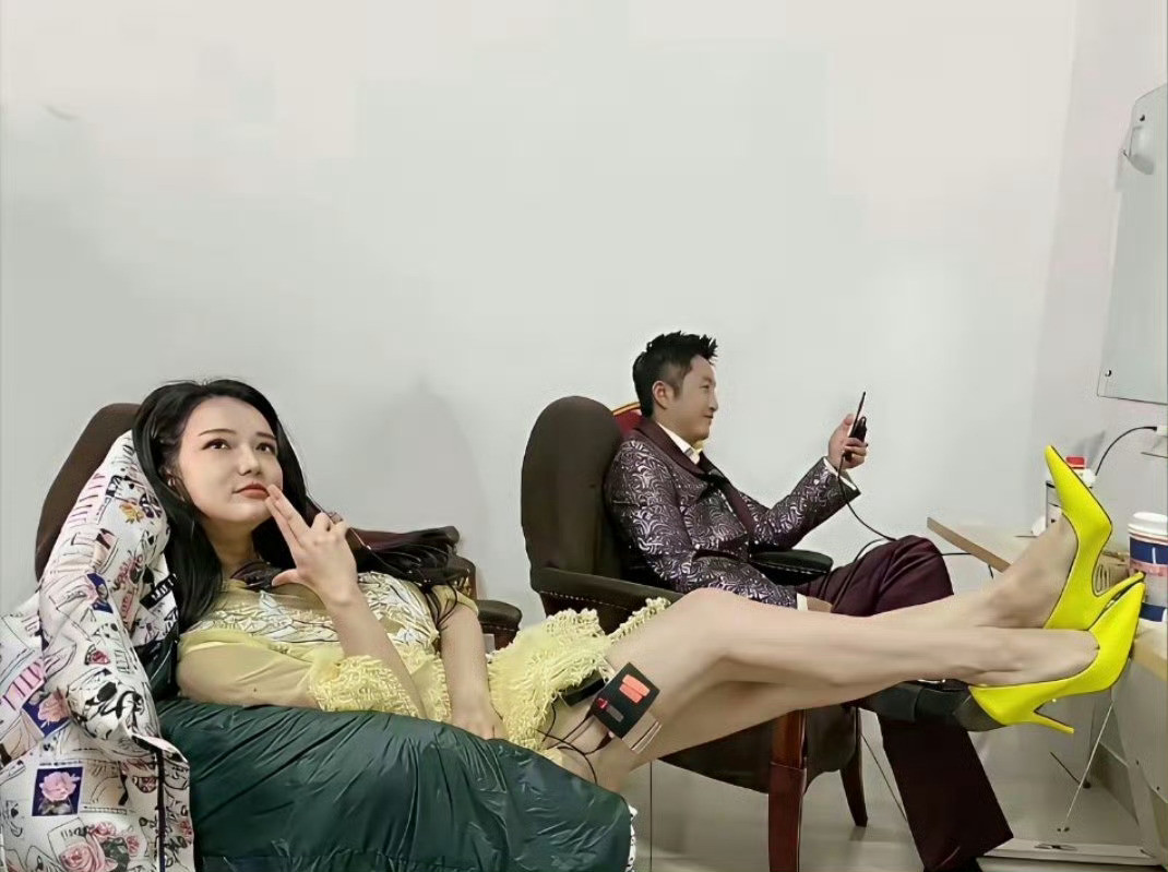 拳王邹市明巅峰时期，有记者采访时候冉莹颖还这么高调，果然人不能太得瑟啊